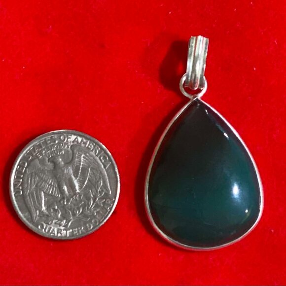 Natural Charming Green Chalcedony Abundance Gemstone Pendant - Picture 6 of 7